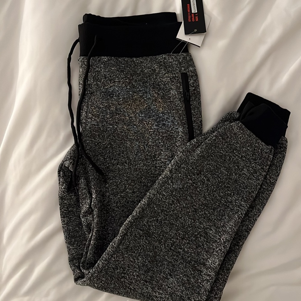 Joggers with zip pockets